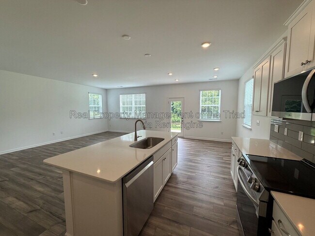 Foto del edificio - 5236 Amaryllis Wy