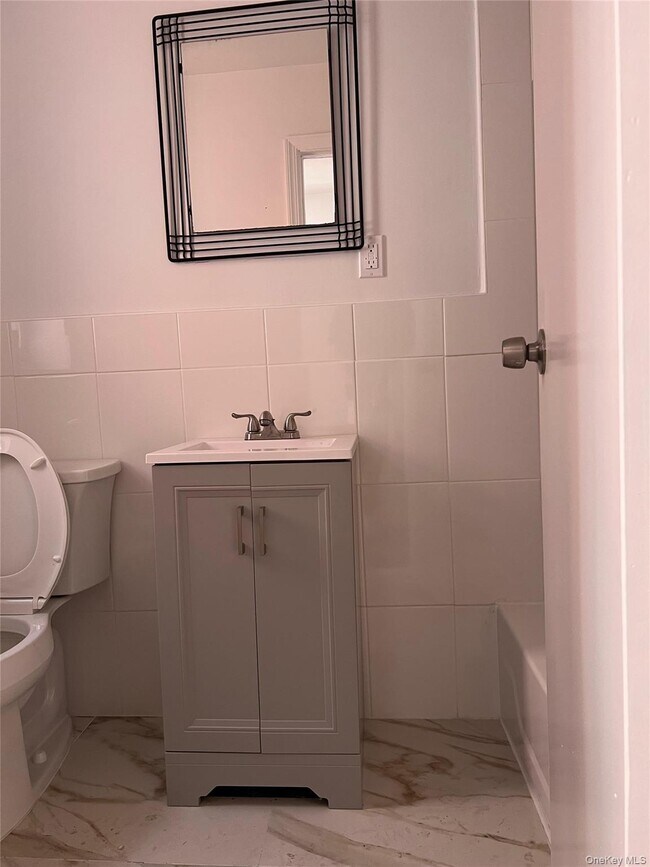 Foto del edificio - 1810 Barnes Ave