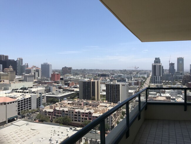 Foto del edificio - Beautiful 2/2 with AMAZING Views!!!