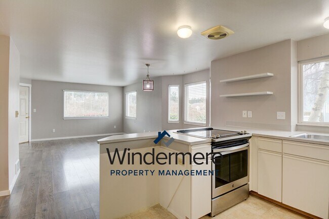 Foto del edificio - 2 bed 1.5 bath first level condo
