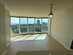 Building Photo - 6088 Willingdon Av