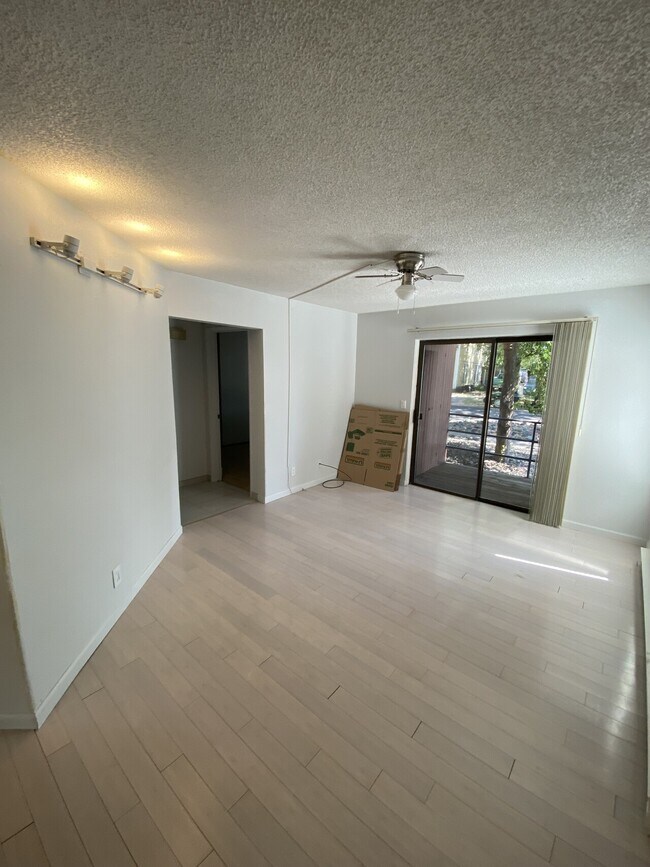 Foto del edificio - 505-513 Asbury Court