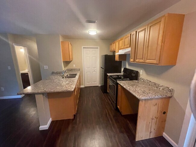 Foto del edificio - Welcome to this beautifully remodeled 2-bedroom duplex located in Alachua, conveniently situated ...