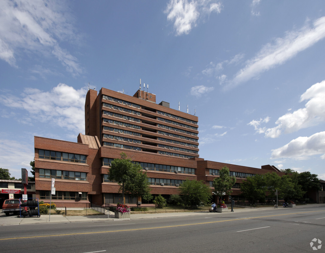 Building Photo - Greenwood Towers