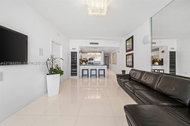 Foto del edificio - 17121 Collins Ave