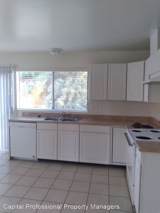 Building Photo - 4 br, 2 bath House - 2433 COACH DR.