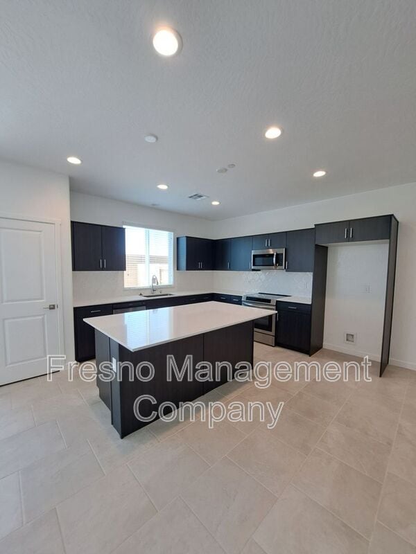 Building Photo - 2889 E Escarpa Dr