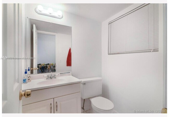 Foto del edificio - 12590 NE 16th Ave