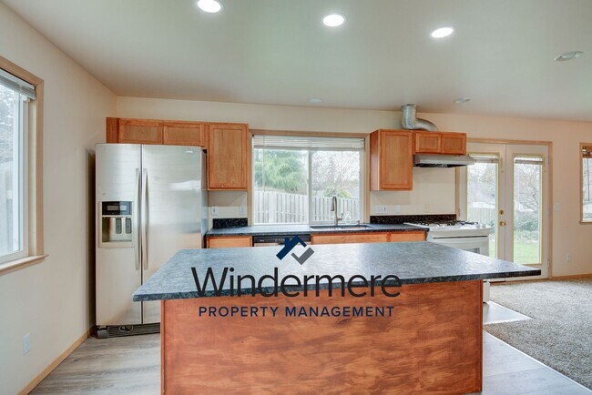 Foto del edificio - 4 Bedroom, 2.5 bath in Eagle Vista