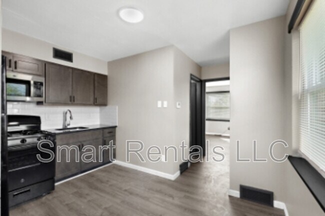Building Photo - 3112 Arsenal St