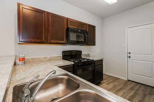 Foto del edificio - 16903 Andrew Nook Ln