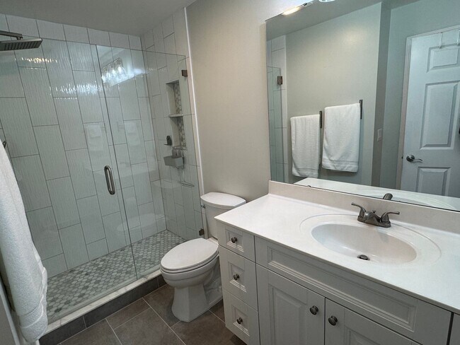 Foto del edificio - Fifth & Poplar - T.R. Lawing Realty Property