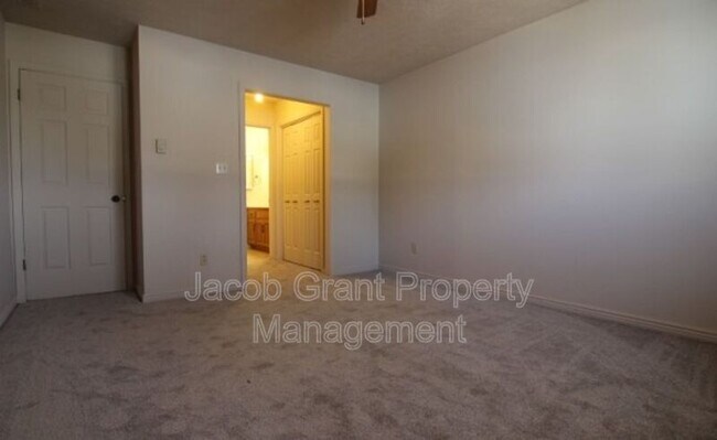 Building Photo - 2388 Henryanna Ave