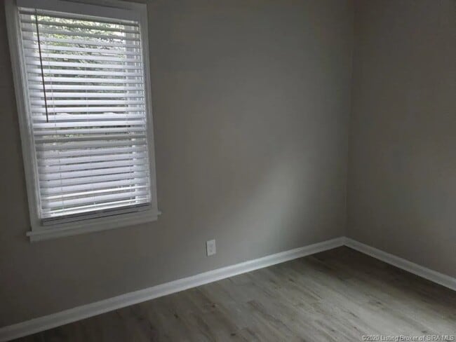 Building Photo - 504 Crestview Ct