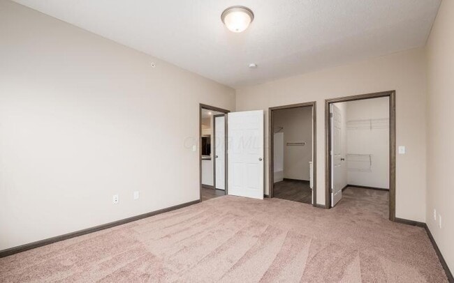 Building Photo - 5503 Hutchison St