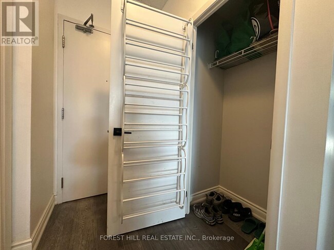 Building Photo - 15 Bruyeres Mews