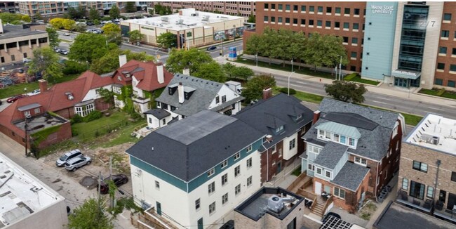Foto del edificio - 240 Mack Ave
