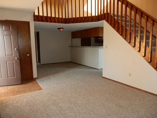 Foto del edificio - Darling 2 Bed, 2 Bath Top Level Condo with...