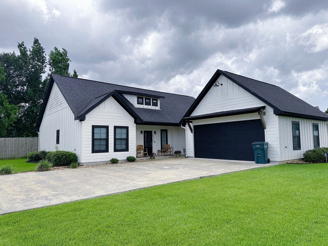 Foto principal - 6715 Reese St