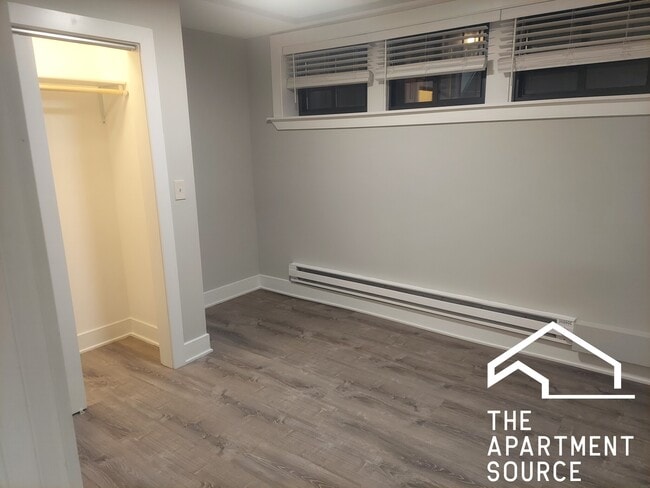 Building Photo - 4427 N Wolcott Ave