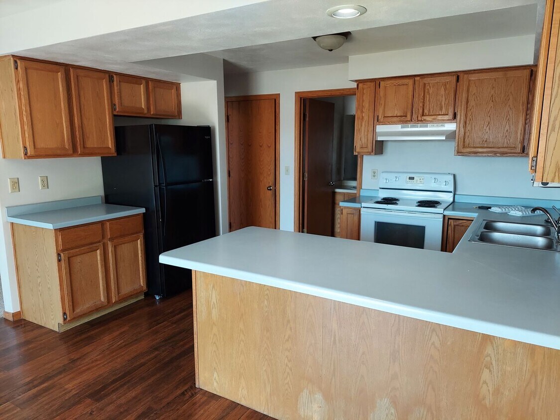 Primary Photo - 501-503 Stonegate Drive