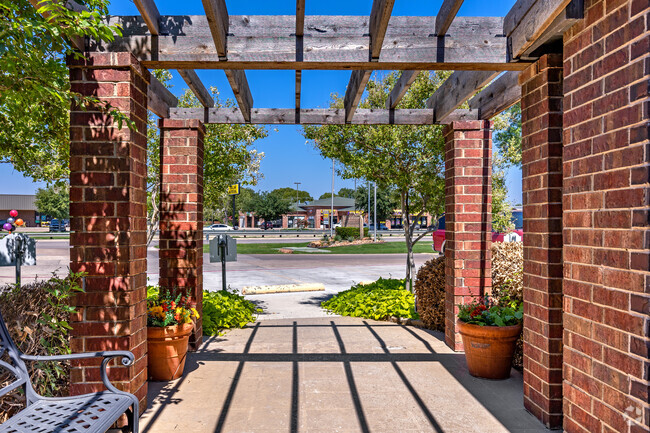 Leasing Office Walkway - Windchase