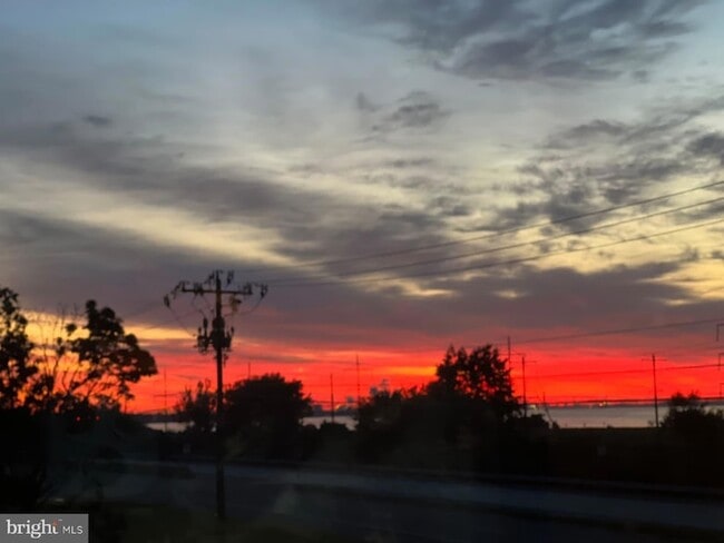 Building Photo - 5213 Le Parc Dr