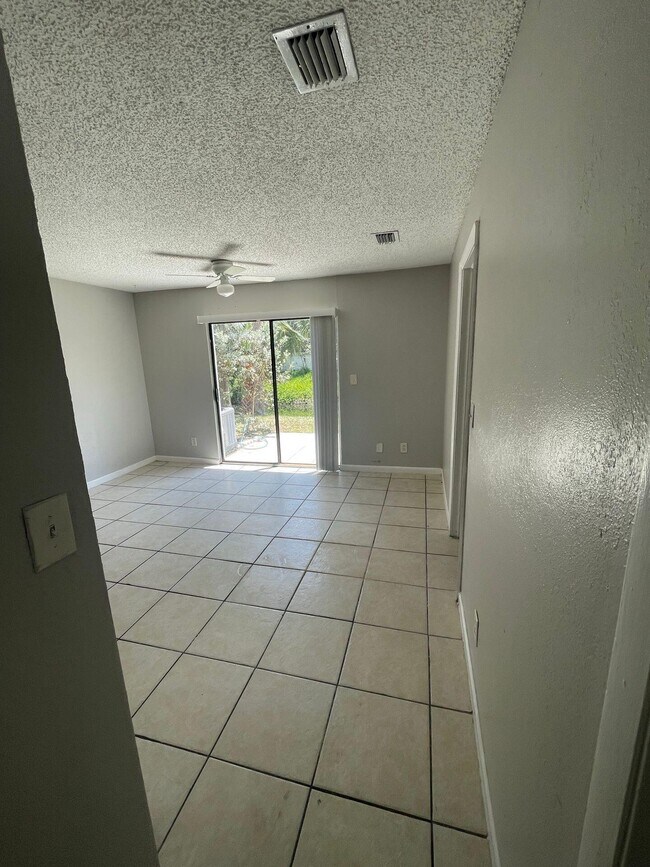 Building Photo - 3507 Coral Springs Dr