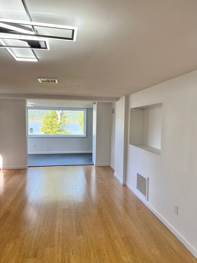 Foto del edificio - 395 Warburton Ave