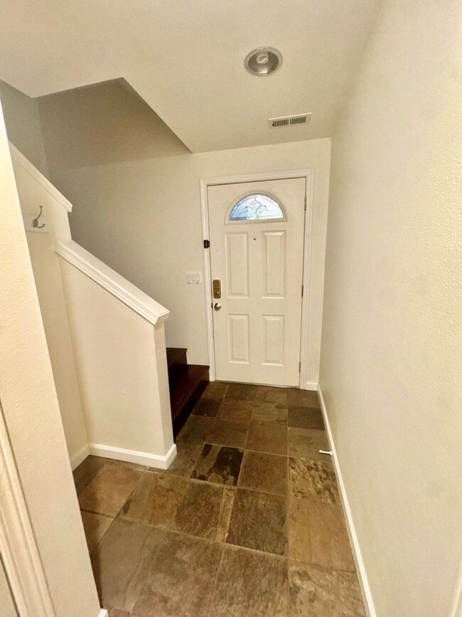 Building Photo - Spacious 2-Bed Townhouse in Seattle’s Greenwood / Phinney Area