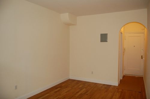 Building Photo - 110 E 26th St