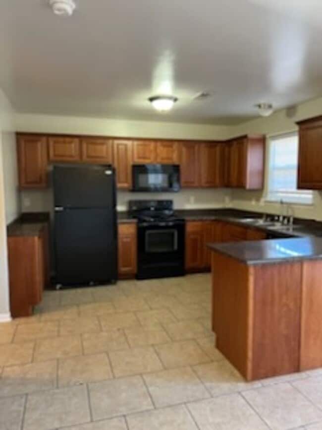 Foto del edificio - 16318 Holy Cross Ln