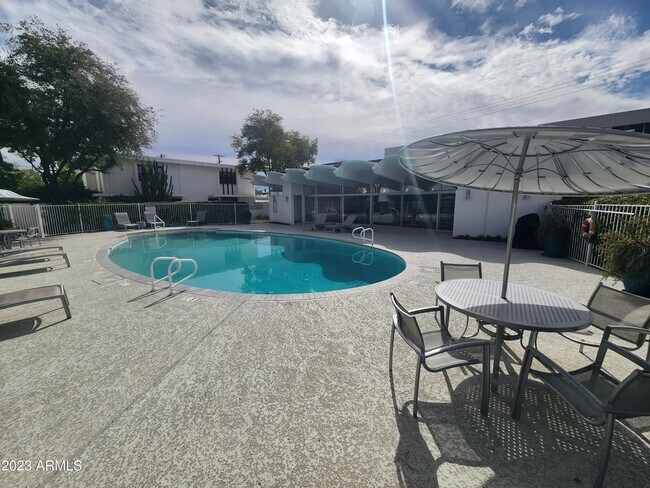 Foto del edificio - 4830 N 72nd Way