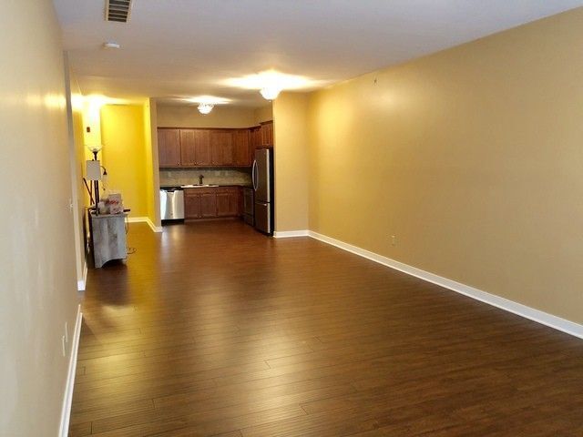 Foto del edificio - 437 W State St