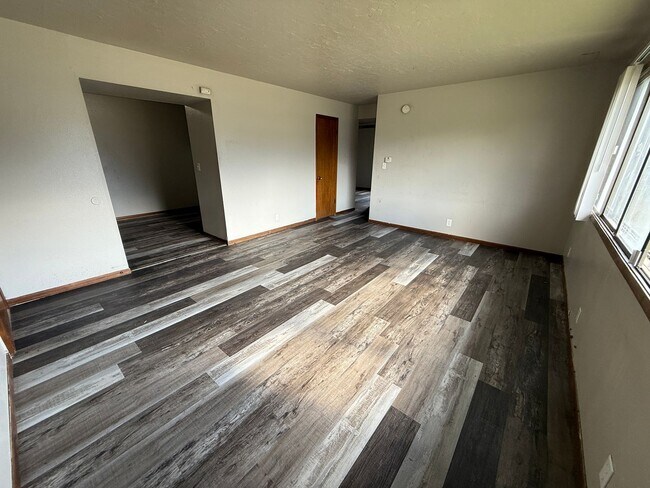 Building Photo - Plains - Glenview Apartments