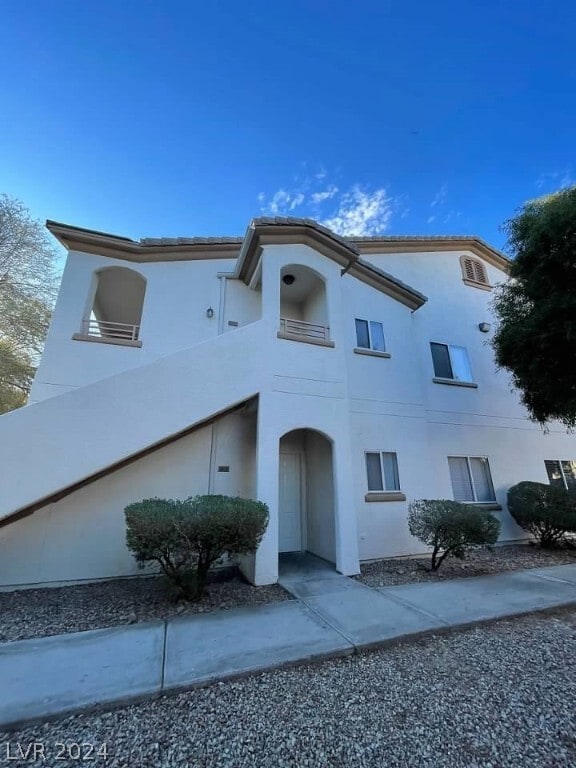 Building Photo - 5650 E Sahara Ave