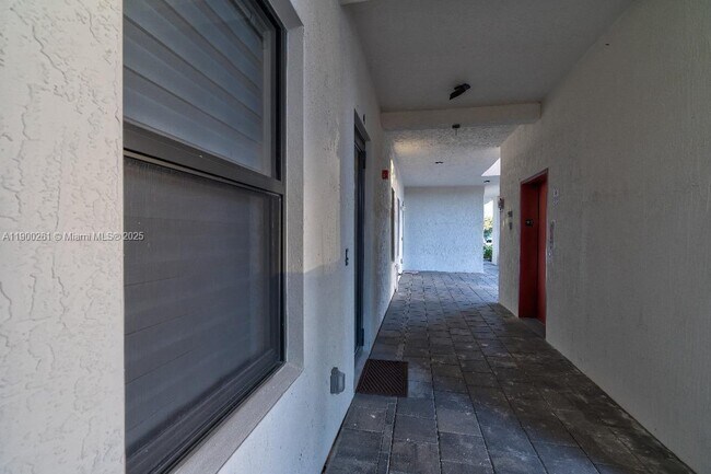 Foto del edificio - 7925 NW 104th Ave