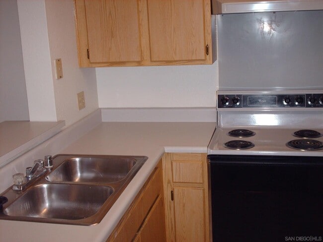 Building Photo - 3550 Lebon Dr