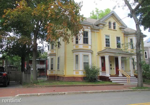 Foto del edificio - 93 Upland Rd