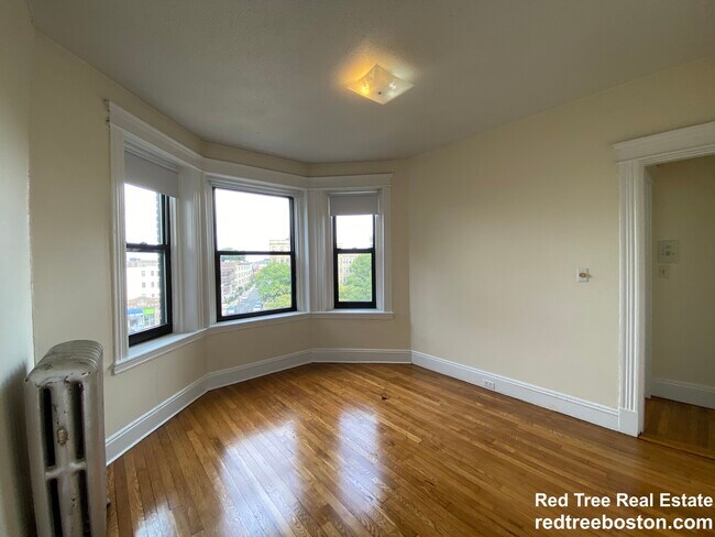 Building Photo - 1152 Commonwealth Ave