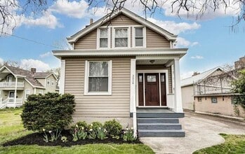 Building Photo - 3024 Lavinia Ave