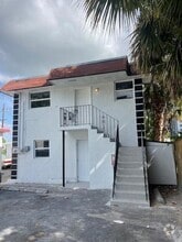 Building Photo - 302 N Tamarind Ave