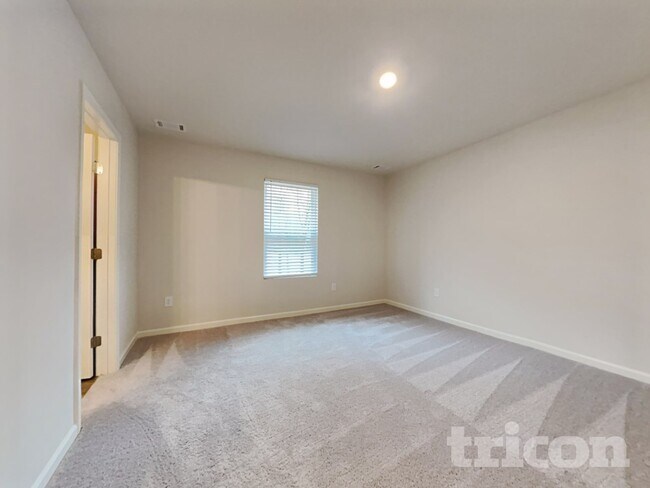 Foto del edificio - 527 Dayspring Dr