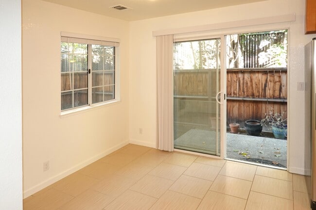 Dining - 1013 Woodside Rd