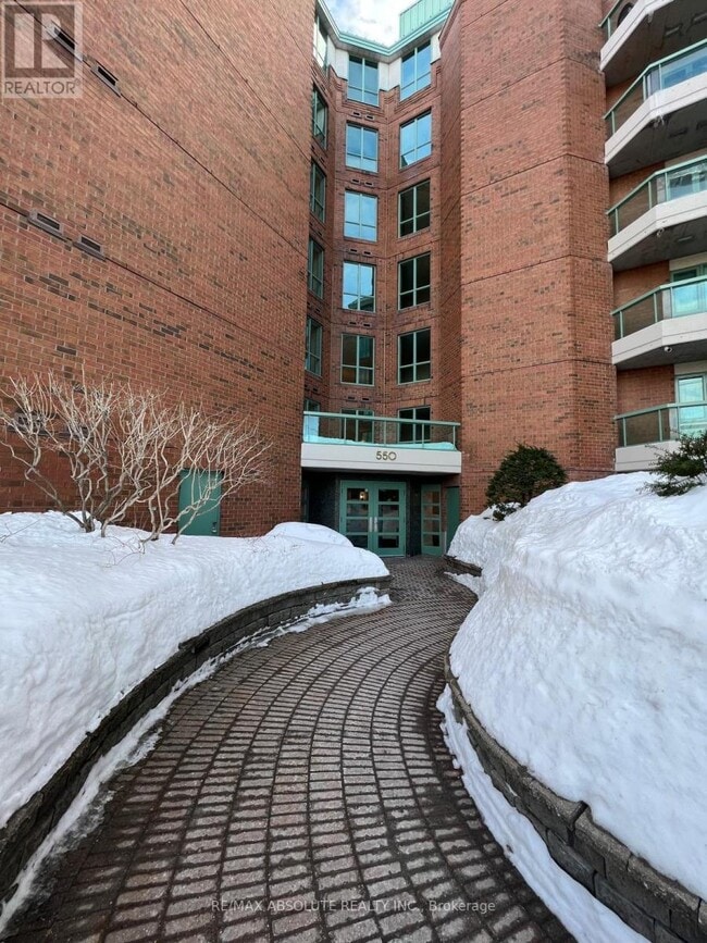 Photo du bâtiment - 550 Cambridge St S