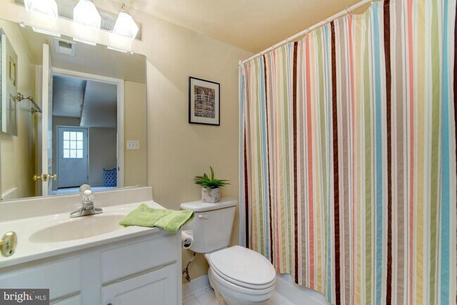 Building Photo - 8901 Song Sparrow Dr
