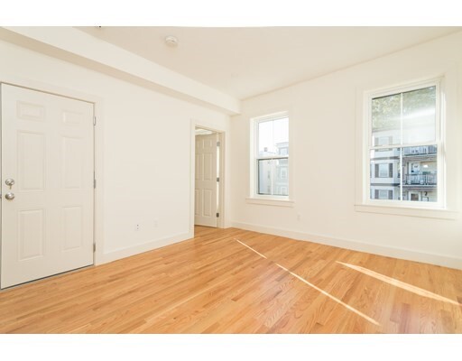 Building Photo - 152 Pleasant St