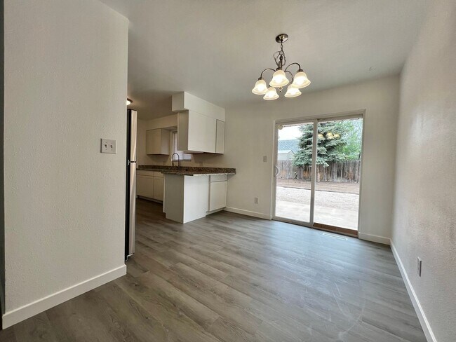Foto del edificio - Newly Renovated 2 Bed 1 Bath Duplex in Nor...