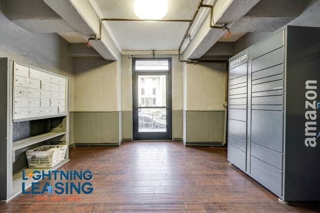 Building Photo - 923 S Bonnie Brae St