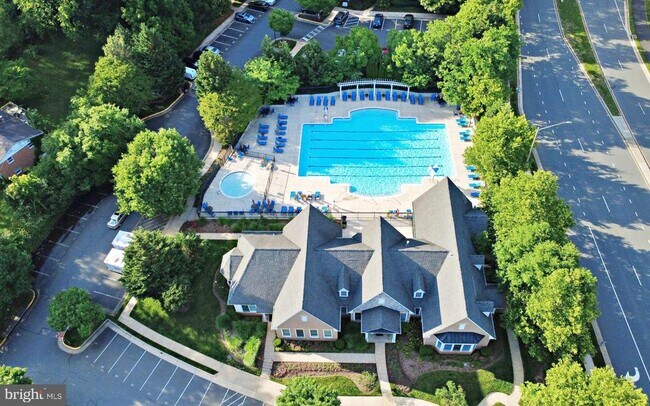 Foto del edificio - 4600 Carisbrooke Ln
